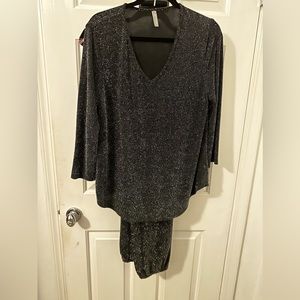 2 piece metallic set. Can wear with sneakers or heels!! Beautiful in person!